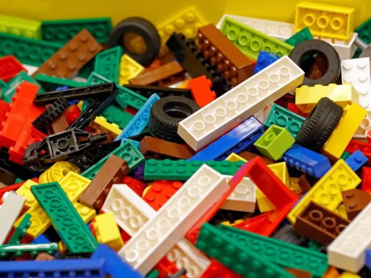 Museo británico genera polémica al calificar a los LEGOs de «anti-LGBT+»