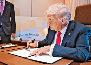 Trump vuelve a amenazar con aranceles a México y firma proclamación del ‘Día del Golfo de América’