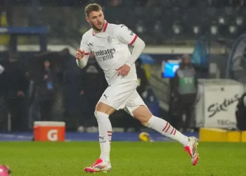 Santiago Giménez afronta su debut en Champions con sentimientos encontrados