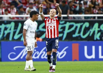 Chivas cumple y se cita con América en la Concachampions