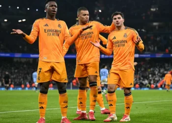 Ancelotti se cansa del debate sobre Vinícius