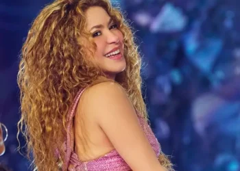 Shakira cumple con su concierto en Lima tras ser hospitalizada