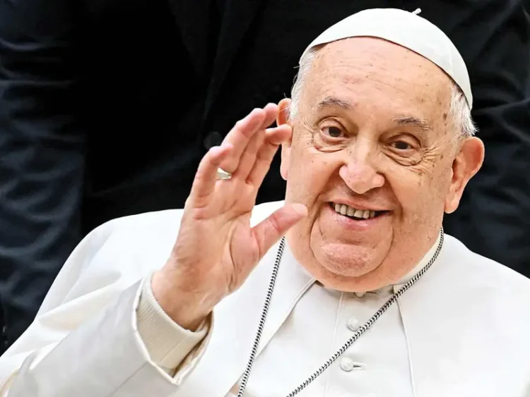 El papa Francisco padece neumonía en los dos pulmones y cancela actividades programadas
