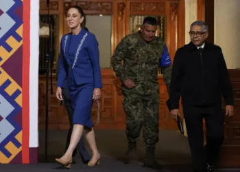 Sheinbaum destaca histórica reducción en cruces migratorios