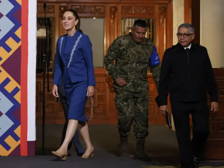 Sheinbaum destaca histórica reducción en cruces migratorios