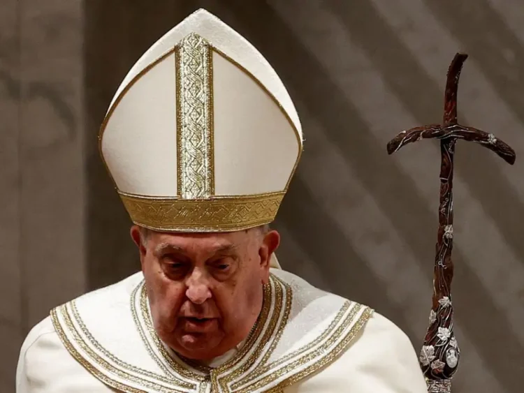 Papa Francisco «no está fuera de peligro», pero tiene mejoría: afirma médico de Roma