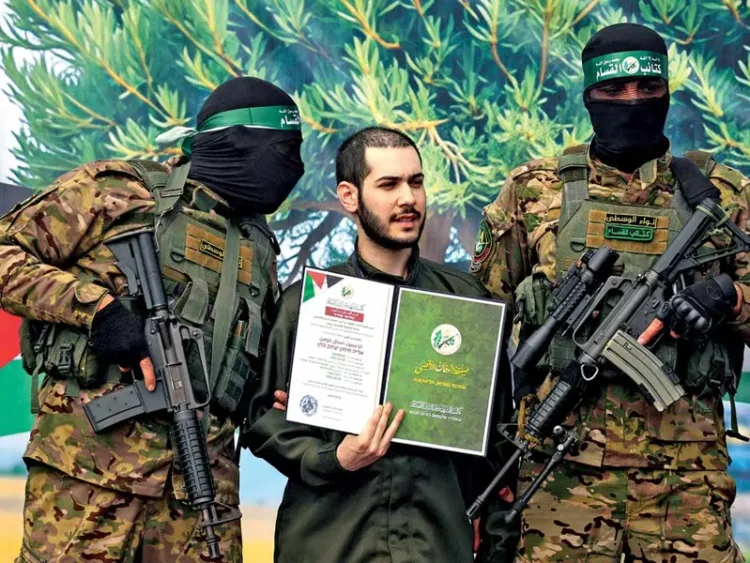 Israel retrasa entrega de rehenes y mantiene a 602 palestinos detenidos