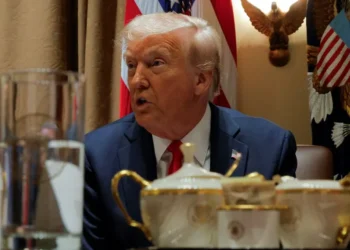 Trump insiste: aranceles si o si a México y Canadá a partir de abril