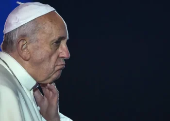 El Papa Francisco sufre crisis respiratoria y recibe ventilación mecánica