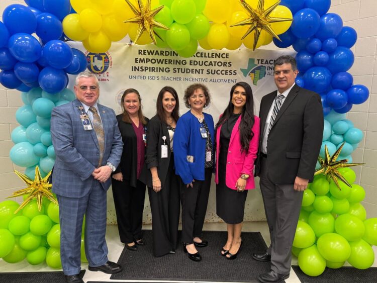 United ISD recibe más de $3 millones en incentivos para maestros destacados