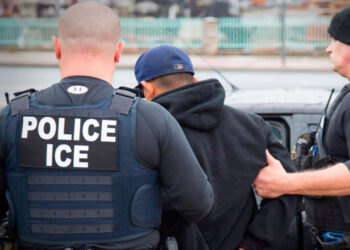 VAN TRES CASOS Falsos agentes de ICE intimidan a estudiantes