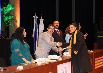 Preside rector graduación de 246 egresados de la UAT en Tampico