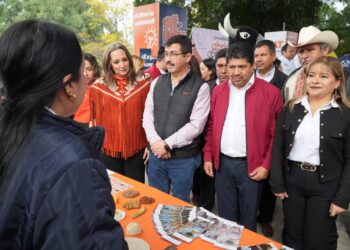 Rector de la UAT inaugura las jornadas “Abrigando Corazones”