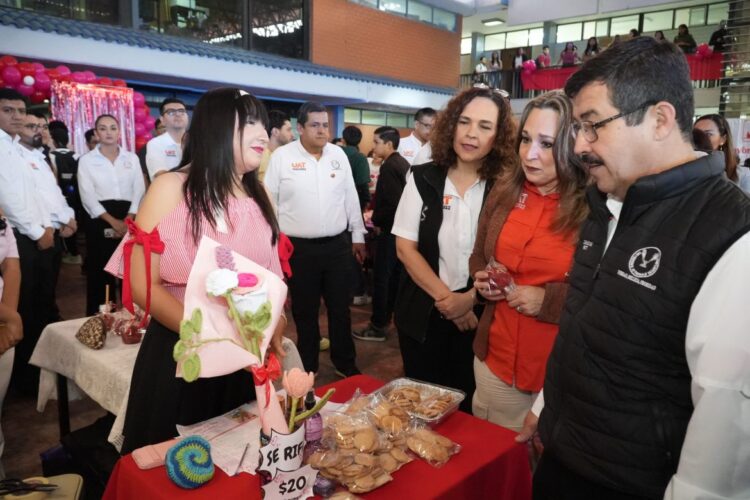 Rector de la UAT y universitarios conviven en jornada estudiantil
