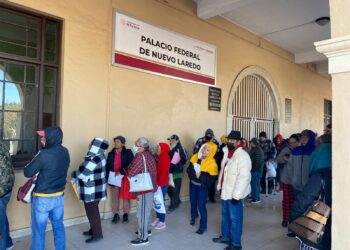 Adultos mayores reciben tarjeta para pensión del Gobierno Federal