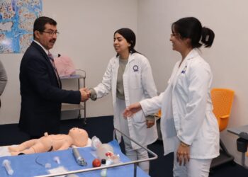 Rector supervisa equipamiento en la Facultad de Medicina Tampico