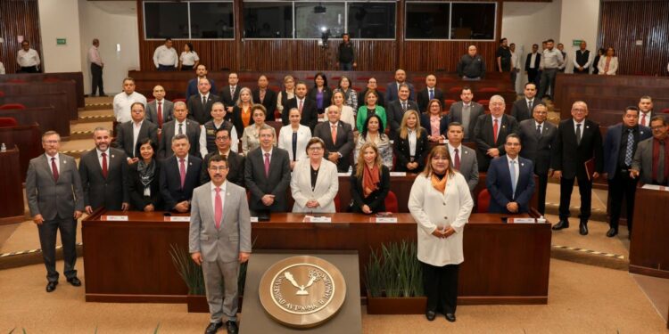 Refuerza la UAT estrategias para formación integral del estudiante