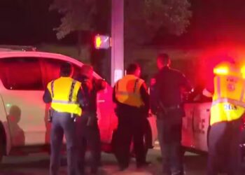 Conducía en estado de ebriedad; resulta herido tras choque volcadura