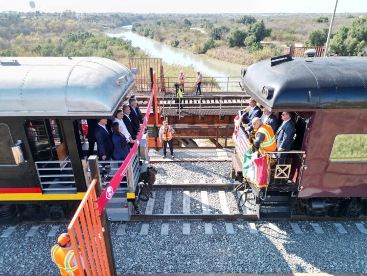HISTÓRICO AVANCE LOGÍSTICO Inauguran en NLD el segundo puente ferroviario internacional