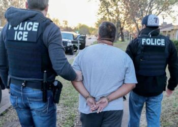 EN UNA TORTILLERÍA Operativo de inmigración en Texas deja 13 detenidos