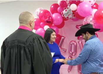 Parejas en Laredo dicen “sí, acepto” sin costo en Día de San Valentín