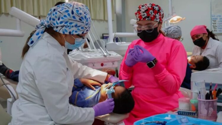 UAT; referente en clínicas de salud dental con servicios de calidad