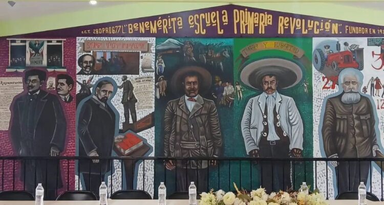 Inauguran mural restaurado en la escuela primaria Revolución