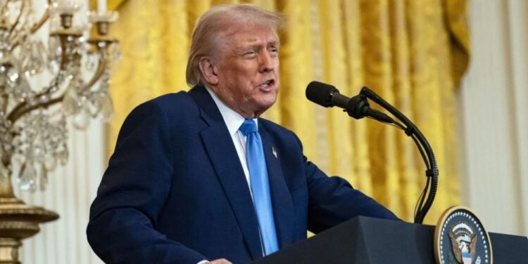 CONTRA MÉXICO Y CANADÁ Aranceles van ‘según lo agendado’, afirma Trump