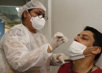 Reportan más casos de influenza y COVID-19