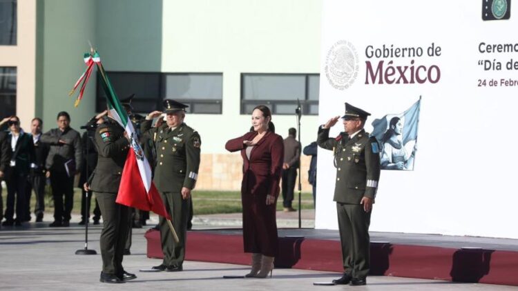 CARMEN LILIA CANTUROSAS Participa en ceremonia del Día de la Bandera