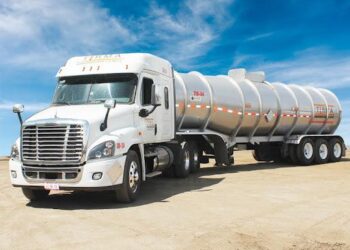 Productores de tequila suspenden exportación por crisis arancelaria