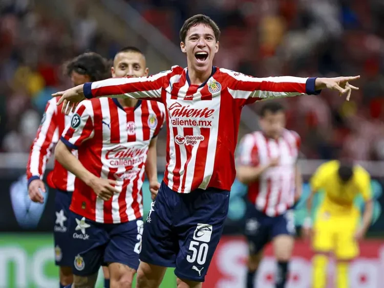 Chivas toma ventaja en el Clásico contra América de octavos de la Concachampions