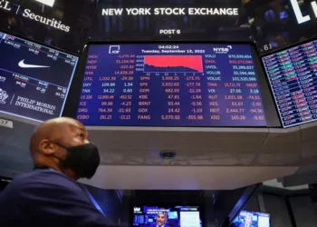 Tesla se desploma en Wall Street y pierde la mitad de su valor en meses