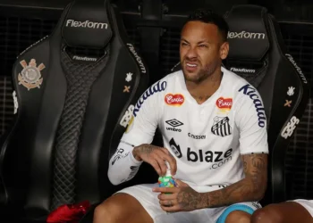 Neymar es criticado en Brasil por asistir al carnaval estando lesionado