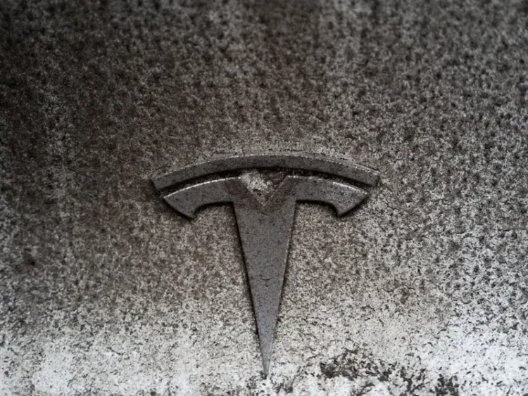 Trump promete comprar un Tesla en respaldo a Elon Musk