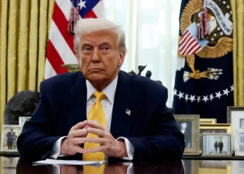 Trump duplicaría aranceles a metales canadienses en respuesta a tarifas de Ontario