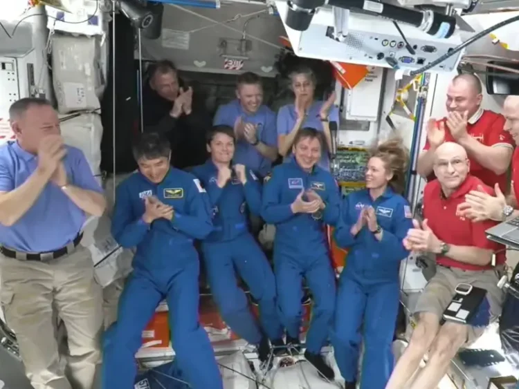 Astronautas de la NASA regresan a la Tierra tras nueve meses en el espacio