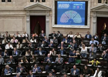 Argentina aprueba polémico acuerdo con el FMI impulsado por Javier Milei