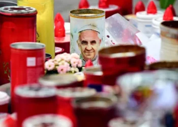 El Papa Francisco mejora su estado de salud y deja su máscara de oxígeno