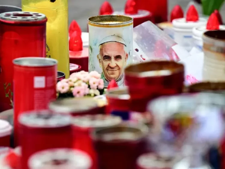 El Papa Francisco mejora su estado de salud y deja su máscara de oxígeno