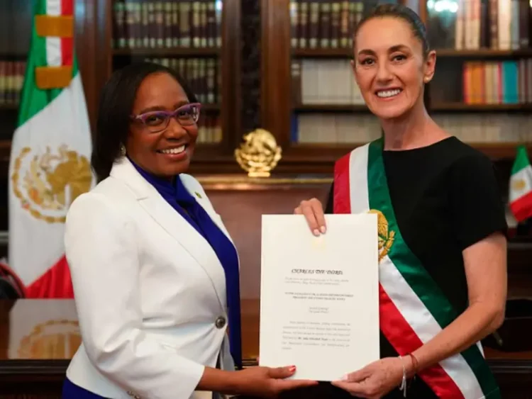 Sheinbaum da la bienvenida oficial a embajadores en Palacio Nacional