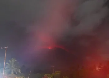 Alerta máxima por volcán en Indonesia tras una nueva erupción