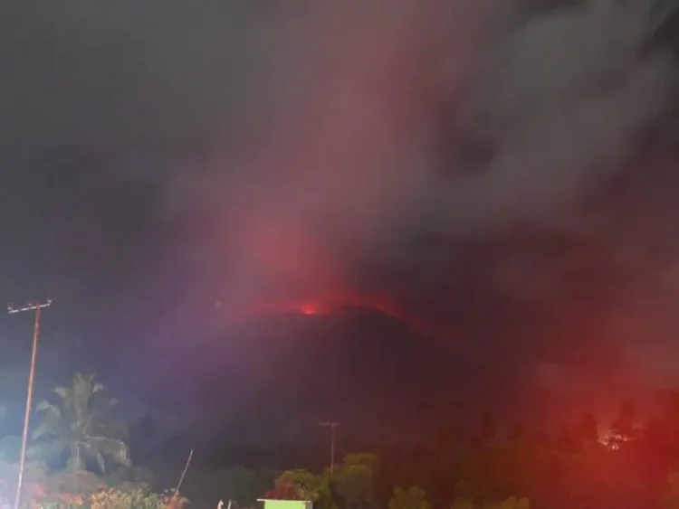 Alerta máxima por volcán en Indonesia tras una nueva erupción