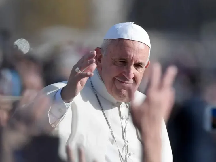 Papa Francisco muestra leves mejorías en su salud