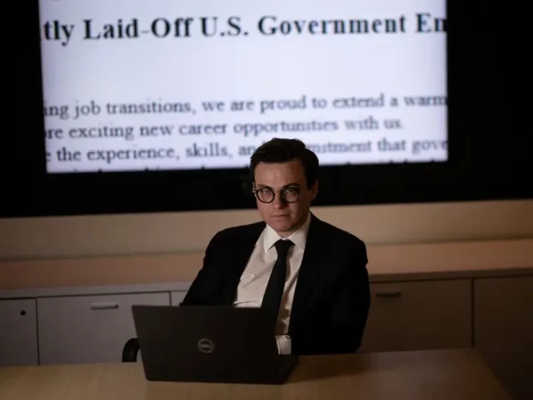 Red china intenta reclutar a exempleados despedidos por Musk