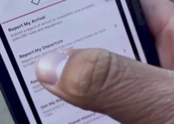 A TRAVÉS DE APP Insiste EU a migrantes para auto-deportación