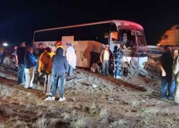 11 laredenses lesionados en volcadura en carretera a N.L.