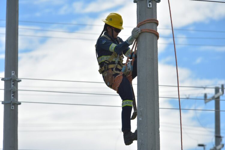 REPORTA CFE Sector Poniente al borde del apagón