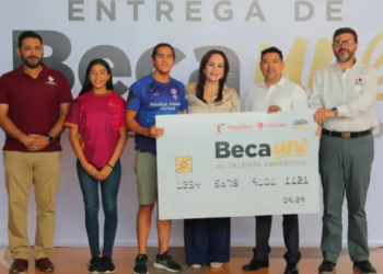 CARMEN LILIA CANTUROSAS Impulsa a atletas con beca municipal en Nuevo Laredo