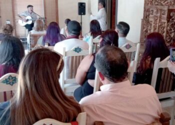 Deleita René Neira con trova Cubana